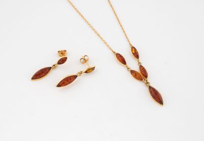 Half-set in yellow gold (750) and navette...