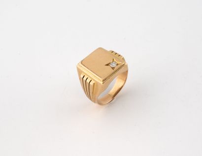 Yellow gold (750) signet ring, the top set...