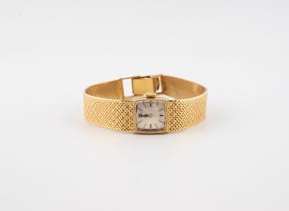 LIP
Montre bracelet de dame en or jaune (750).
Boîtier...