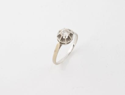 Solitaire ring in white gold (750) set with...