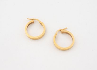 Pair of creoles in yellow gold (750).
Weight:...