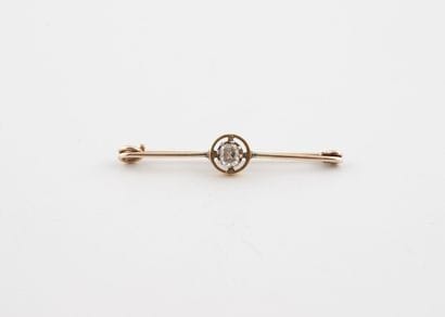 Pin-style brooch in yellow gold (585) set...