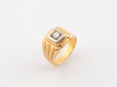 Bague chevalière en or jaune (750) et or...
