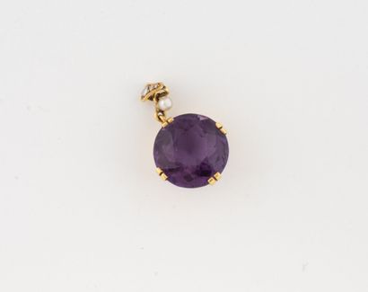 Pendentif en or jaune (750) retenant une...