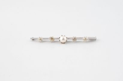 White gold (750) barrette brooch centered...