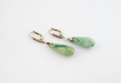Paire de pendants d'oreilles en or gris (750)...
