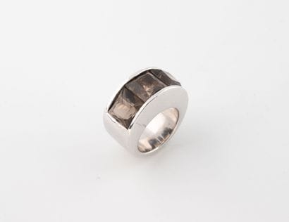 PIANEGONDA
Importante bague jonc en argent...