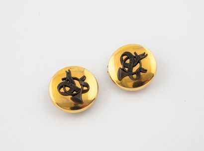 HERMES 
Paire de clips d'oreilles en métal...
