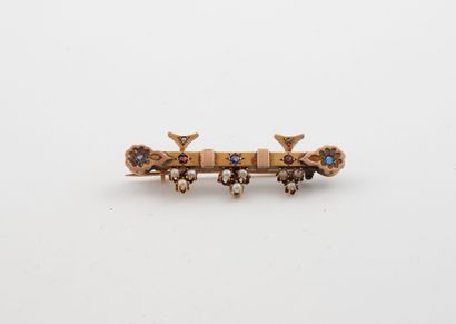 Barrette brooch in yellow gold (750) adorned...