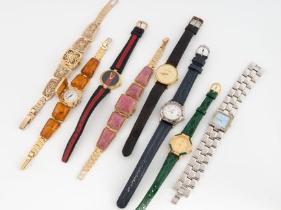Lot de huit montres bracelet de dame en métal...