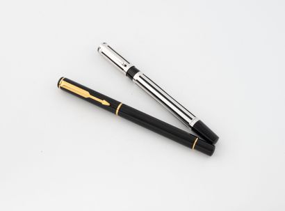 WATERMAN
Stylo feutre laqué noir, la monture...
