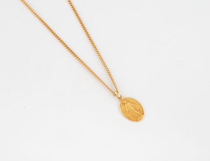 Yellow gold (750) necklace featuring a filed...