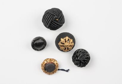 attributed to CHANEL, Paris
Five black buttons...