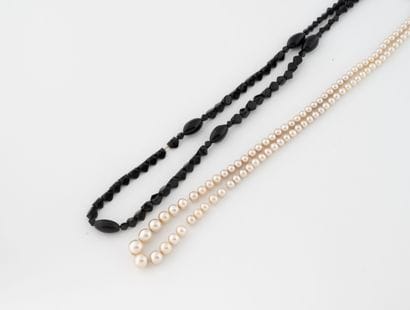 Mourning necklace with faceted and oblong...