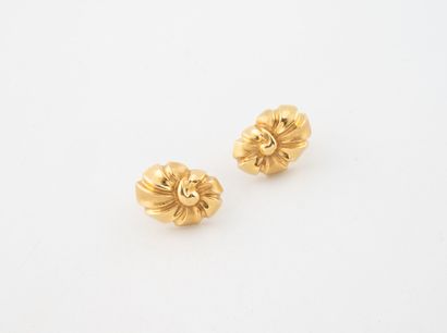 Paire de boucles d'oreilles en or jaune (750)...