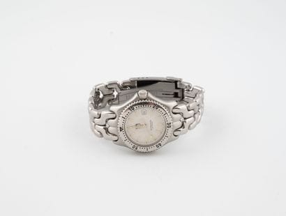 TAG HEUER
Montre bracelet de dame en acier.
Boîtier...