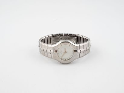 TAG HEUER
Montre bracelet de dame en acier.
Boîtier...