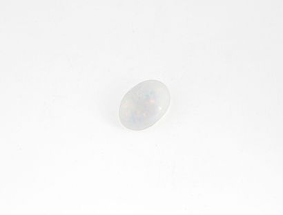 Opale sur papier.
Taille cabochon ovale.
Couleur...