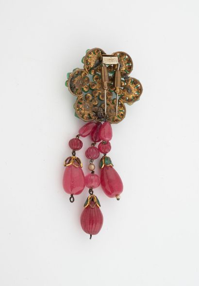 Gilded metal lapel clip featuring a flower...