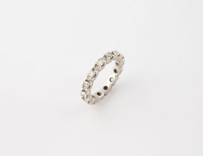 American wedding band in gray (750) set with...