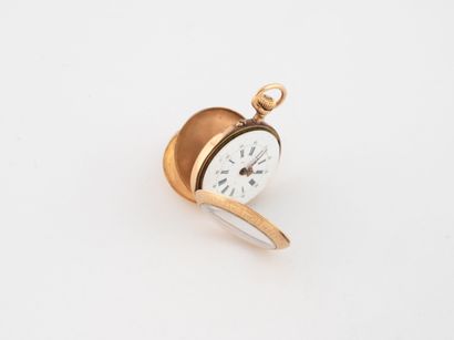 Montre de col en or jaune (750).
Lunette...