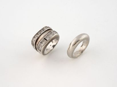 Lot de deux bagues en argent (800) l'une...