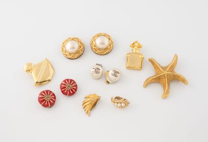 Metal costume jewelry set including:
CHANEL,...