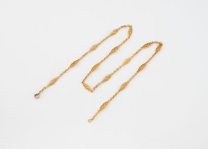 Yellow gold (750) filigree neck chain.
Spring-ring...