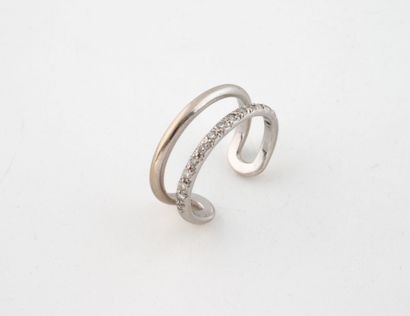 Ring in white gold (750), forming two rings,...
