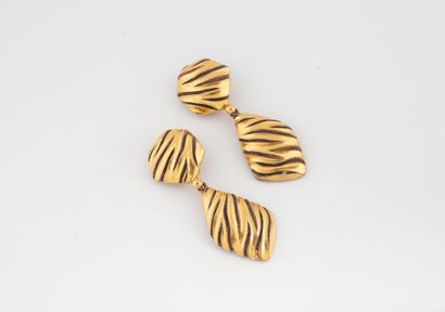 YVES SAINT LAURENT
Paire de pendants d'oreilles...