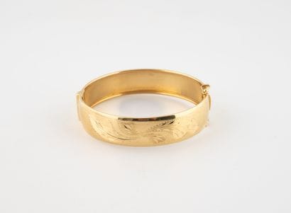 Yellow gold (750) opening bangle bracelet,...