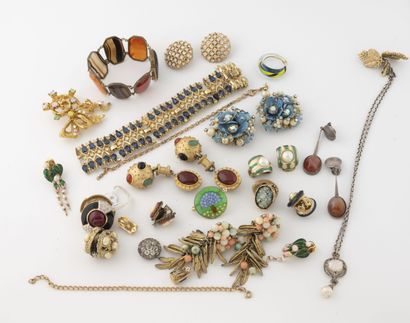 Lot of costume jewelry including gilded metal...