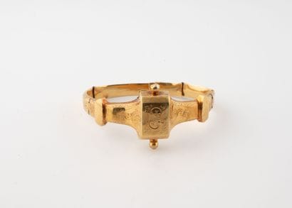 Hollow yellow gold (750) bracelet with engraved...