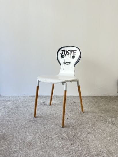 juste - second-hand chair customized by cutting...