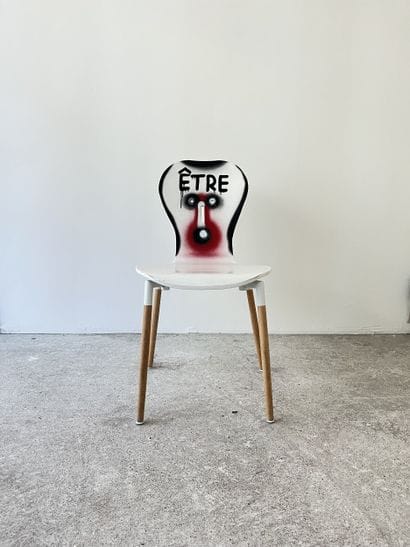 être - second-hand chair customized by cutting...