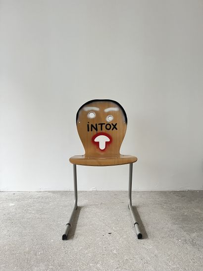 intox - second-hand chair customized by cutting...
