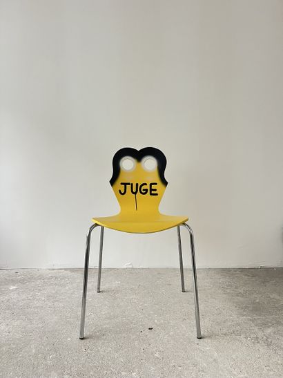 juge - second-hand chair customized by cutting...