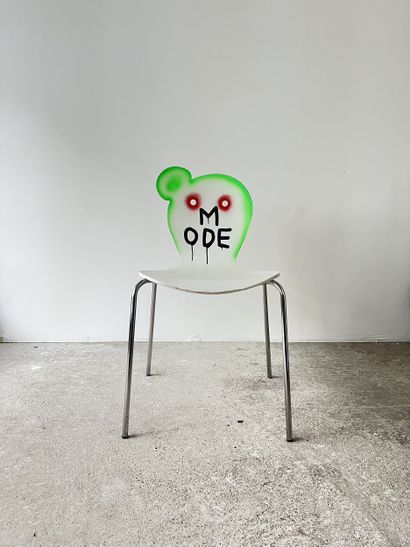 mode - second-hand chair customized by cutting...