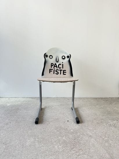 pacifiste - second-hand chair customized...