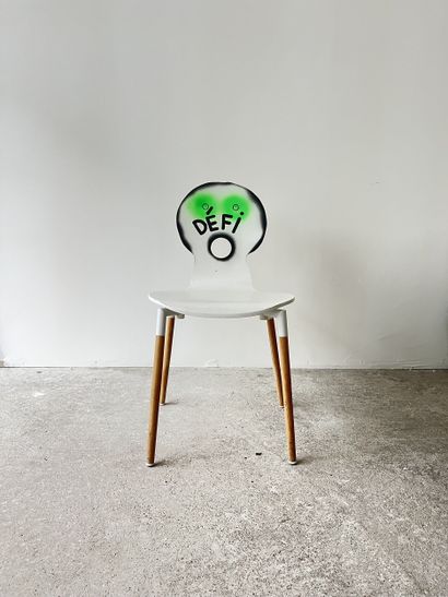 défi - second-hand chair customized by cutting...