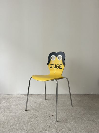 juge - second-hand chair customized by cutting...