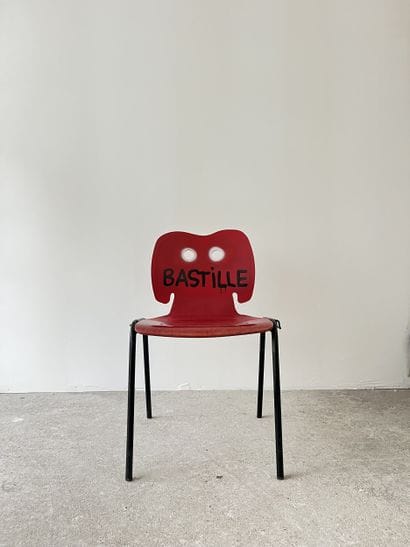 Bastille - chaise d'occasion customisée par...