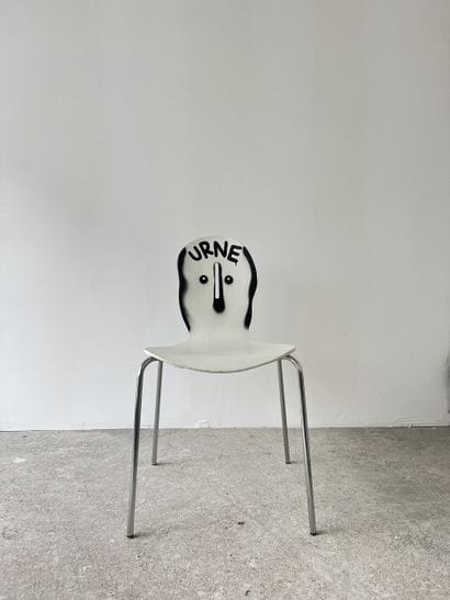 urne - chaise d'occasion customisée par découpe...