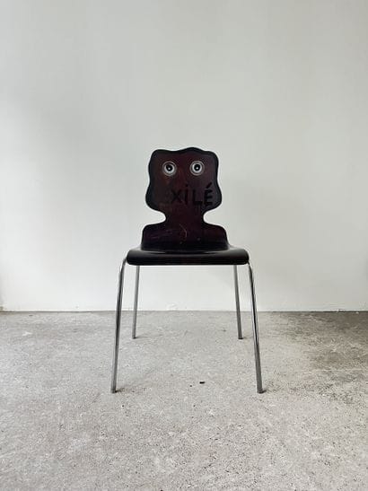 exilé - second-hand chair customized by cutting...