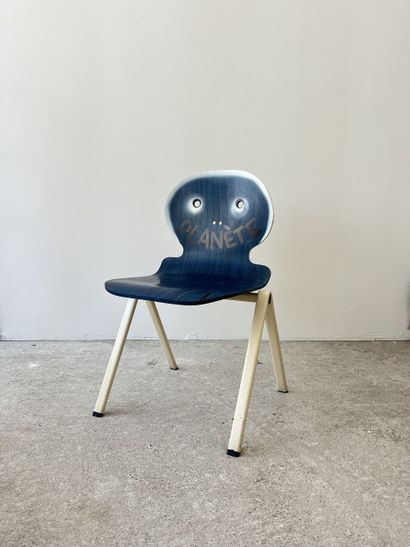 planète - second-hand chair customized by...