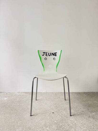 jeune - second-hand chair customized by cutting...