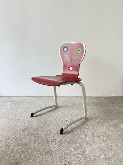 jouer - second-hand chair customized by cutting...