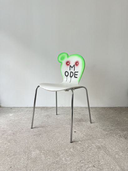 mode - second-hand chair customized by cutting...