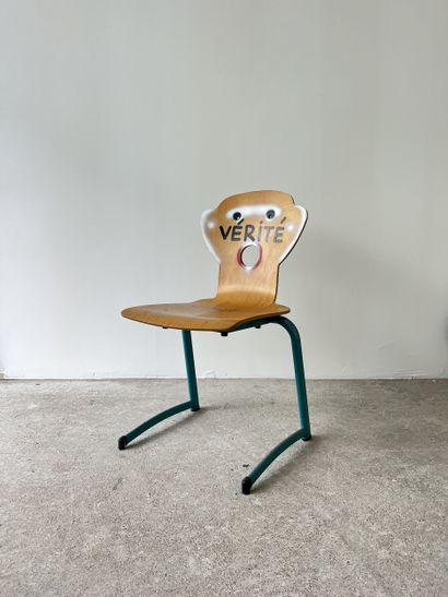 vérité - chaise d'occasion customisée par...
