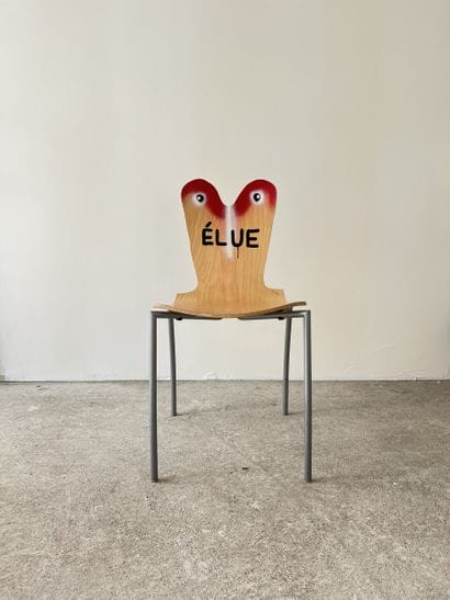 élue - second-hand chair customized by cutting...